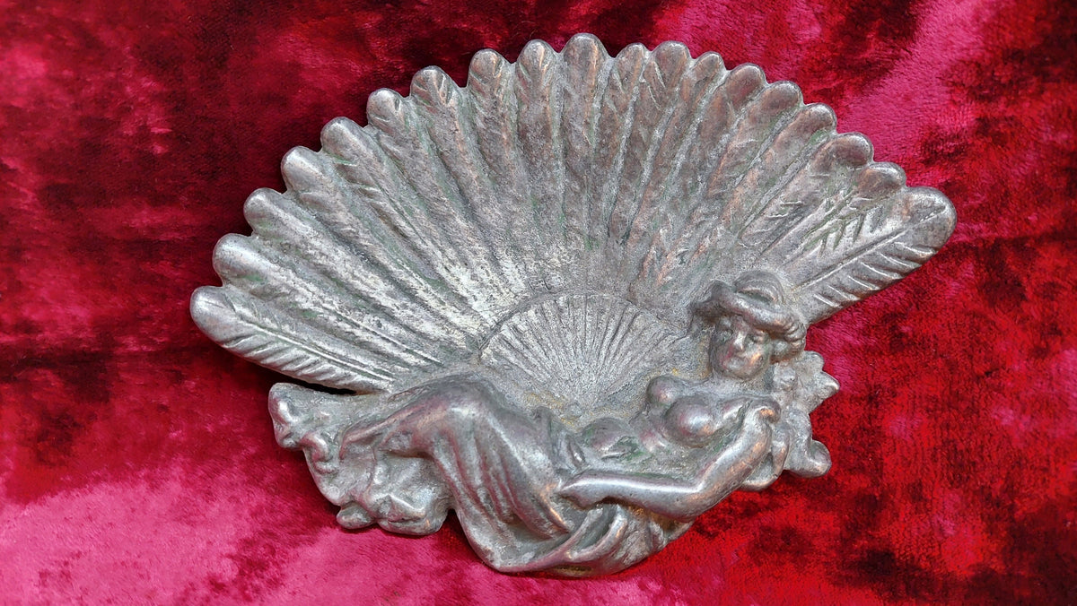 Soviet metal ashtray lady with a fan. ashtray. jewelry dish. USSR ashtray. Vintage ashtray pearl shell. metal nude girl with a fan,