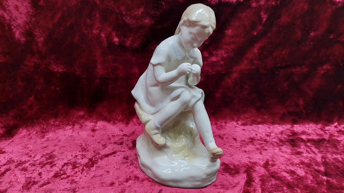 Little needlewoman. Original vintage rare Soviet collectible porcelain figurine. 19 cm Artel Ceramics 1950s