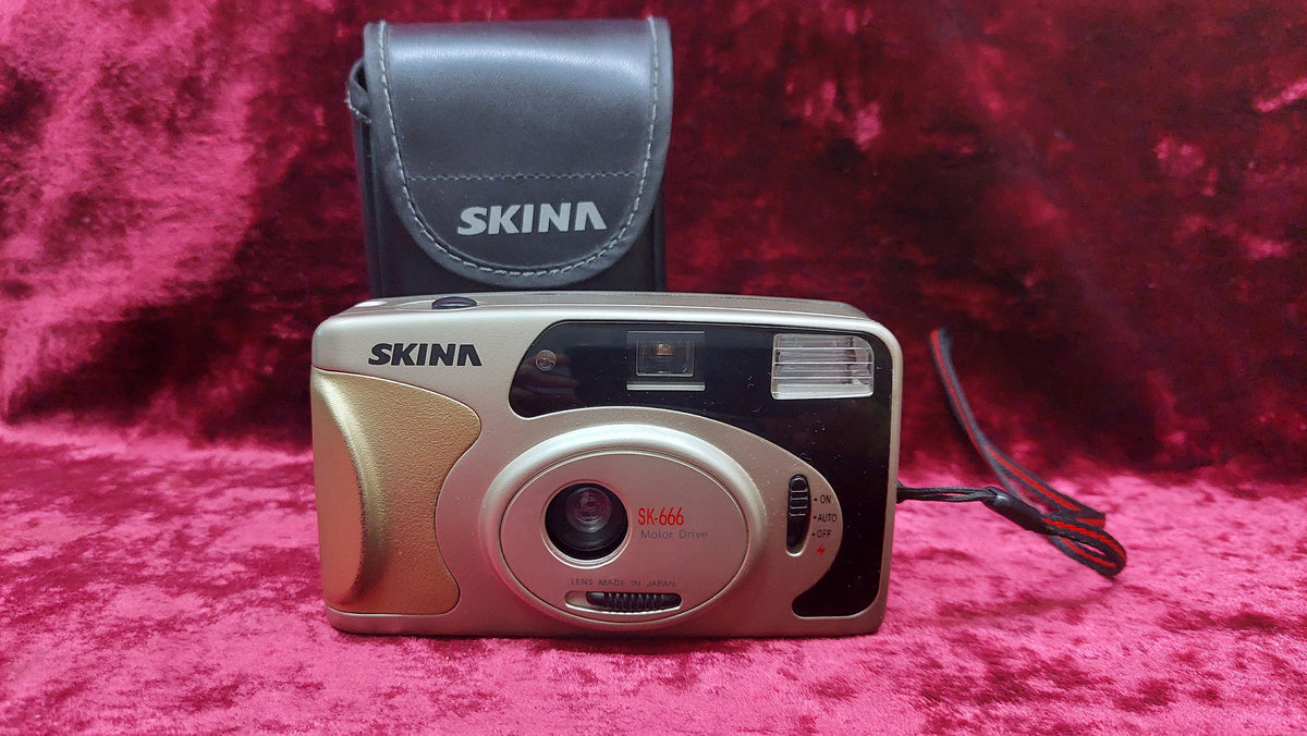 Film camera Skina SK-666. Skina film camera. Point and take a picture of the camera. Working film camera.