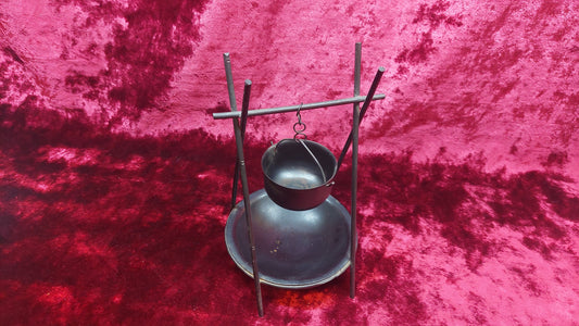 Vintage metal figurine Souvenir Ashtray. Smoking product of the USSR 1980s Soviet gift.