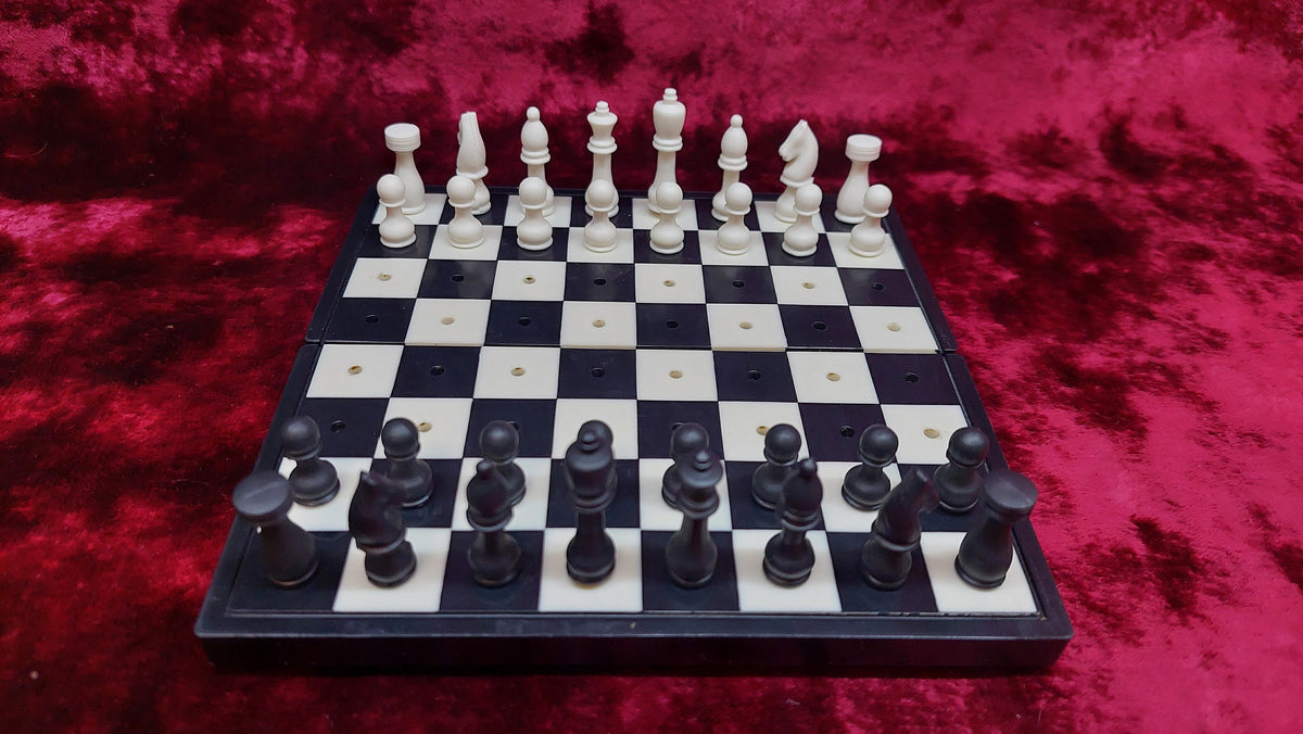 Good Authentic Soviet Travel Pocket Chess Set "Leningrad" Russia USSR 1980s