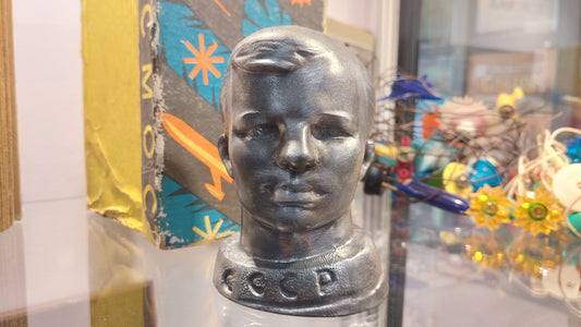 Antique bust of the world's first cosmonaut Yu.A. Gagarin. Yu.A. Gagarin. Statue of an astronaut. Space figurine. Antique souvenir. USSR